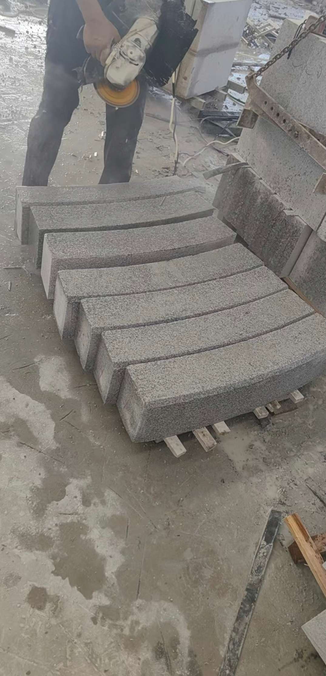 遵义芝麻白弧形路牙石