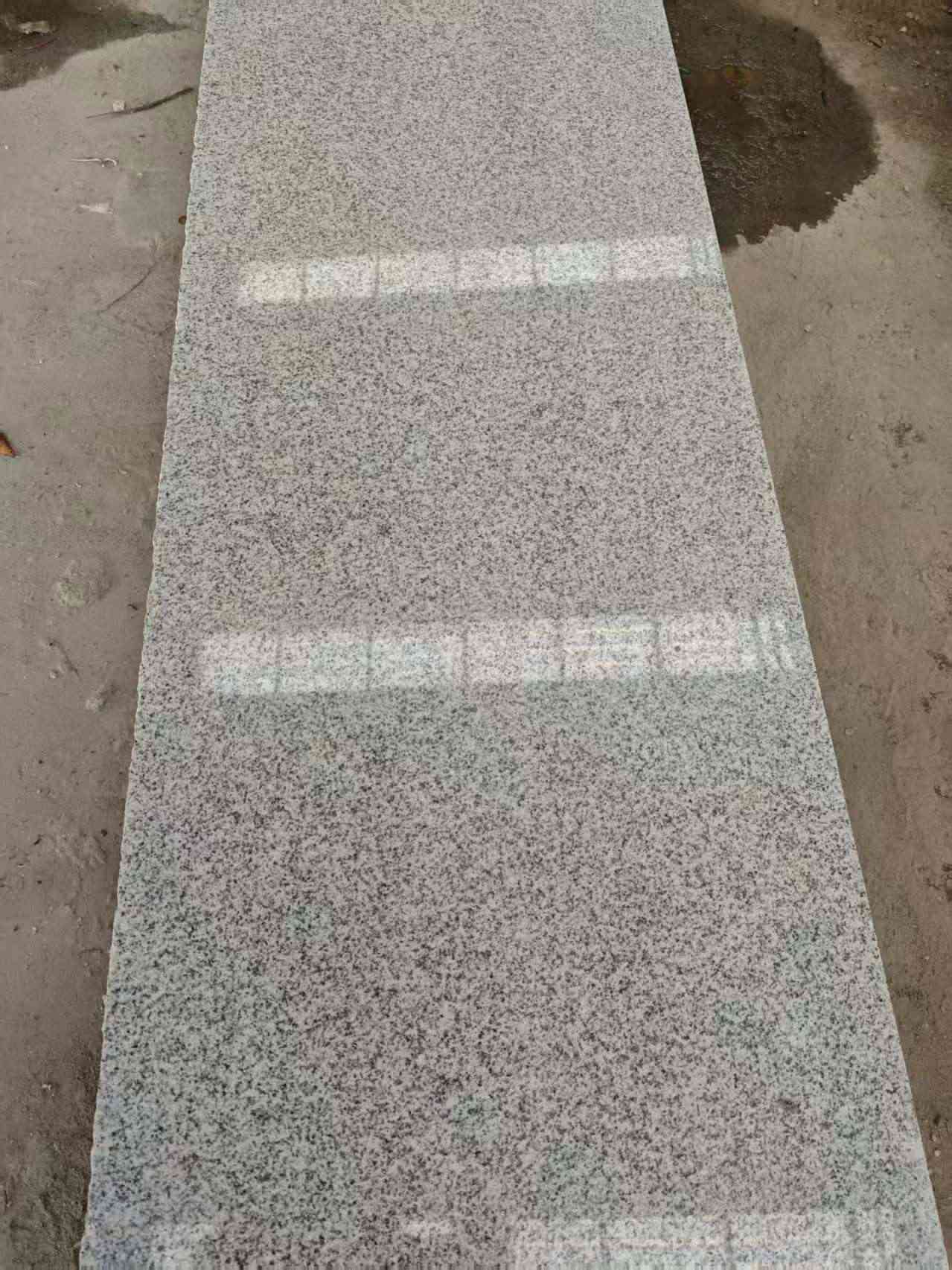 遵义芝麻白光面毛板